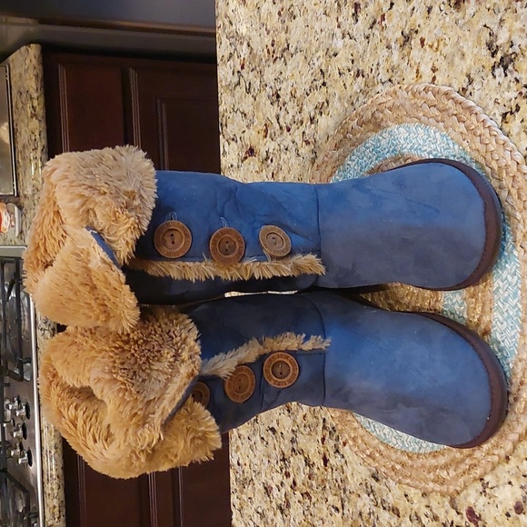 Size 10 suede boots, no wear on toes or anywhere on both boots - Picture 8 of 9